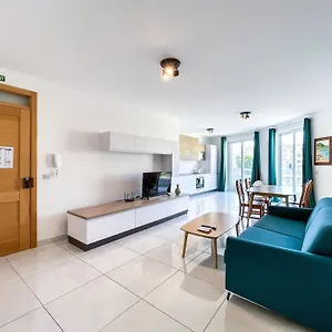 - Emmnic Court Hotel apartamentowy